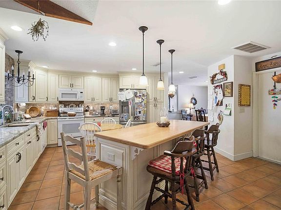 2nd image of 3951 Country View Dr