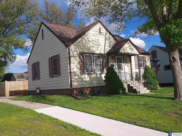 1320 N Iowa Ave, York, NE 68467