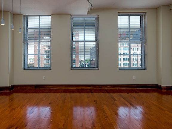 3rd image of 1501 Locust St APT 501