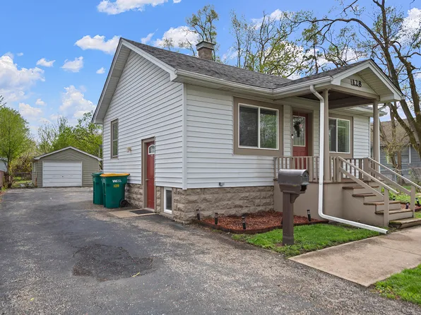128 Independence Ave, Joliet, IL 60433