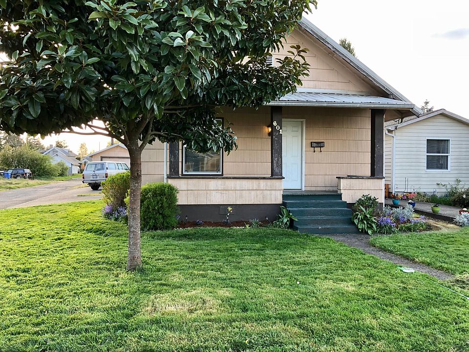 Front yard, corner lot