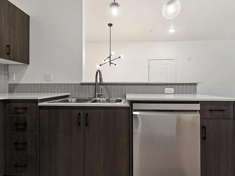Hawk's Landing Apartments — Photo 60