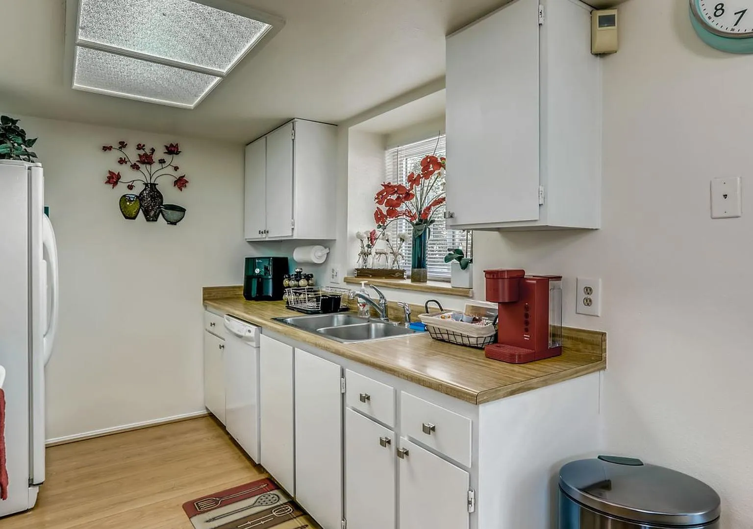 4 bed, 2.5 bath, 1800 sqft, $1,321 — Photo 2