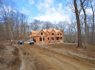 550 Moriches Rd, Head Of The Harbor, NY 11780