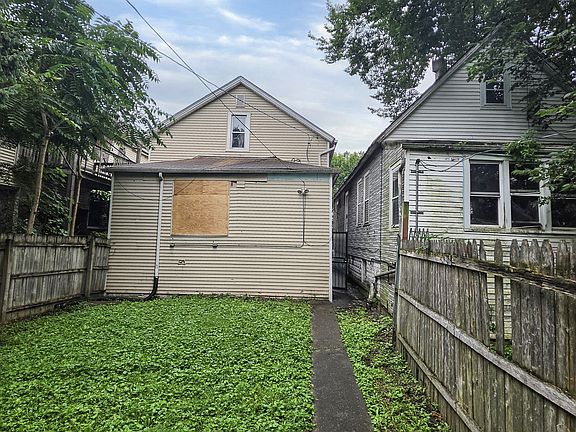 3rd image of 11566 S Lafayette Ave