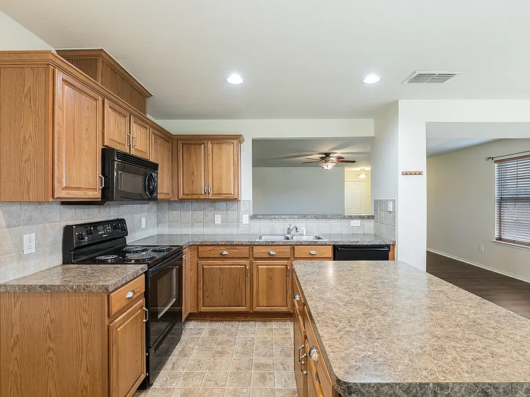 3917 Mantis St — Photo 3
