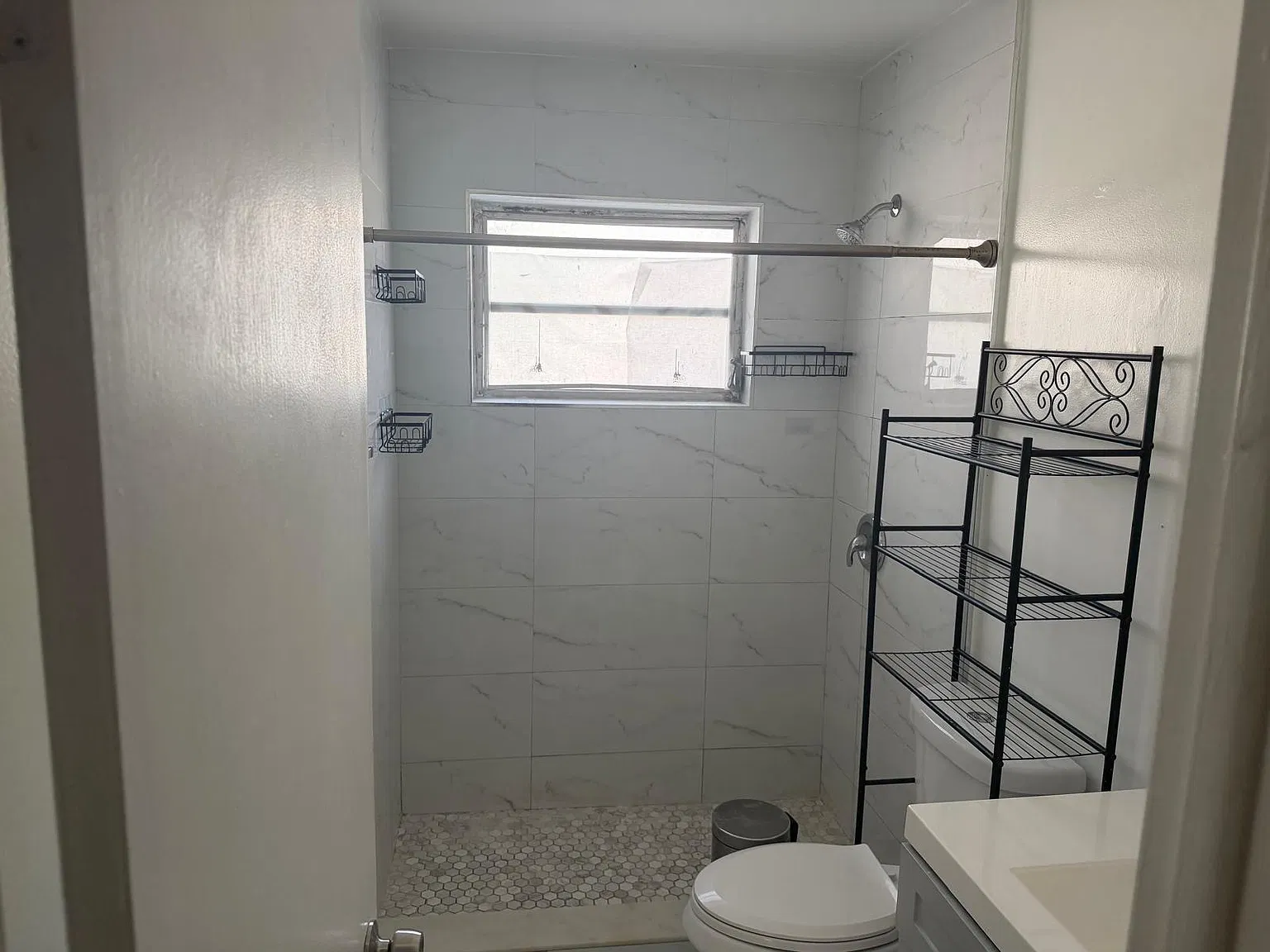 3 bed, 1100 sqft, $2,700 — Photo 2