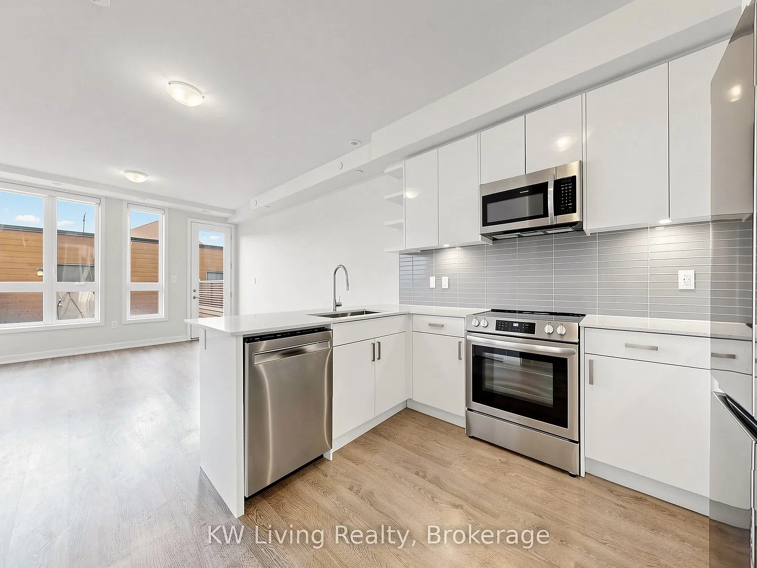 5 bed, $4,000 — Photo 4