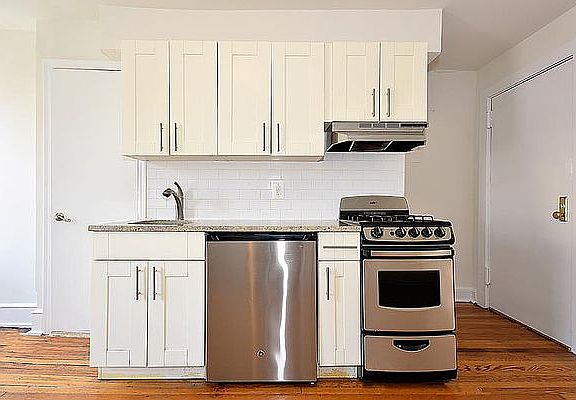 4th image of 60 W 8th St APT 4C