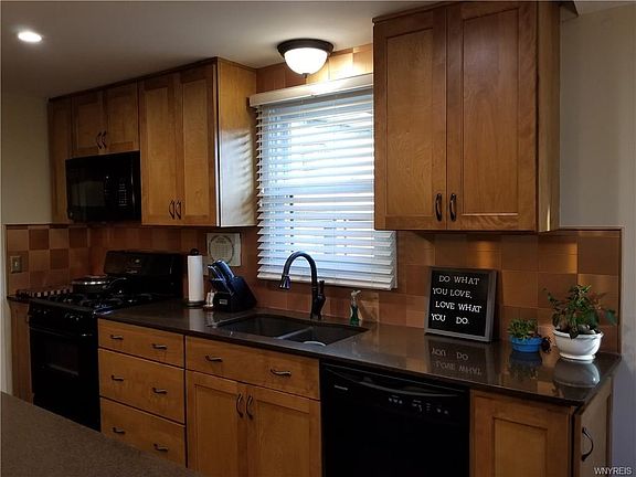4th image of 27 Duchess Dr