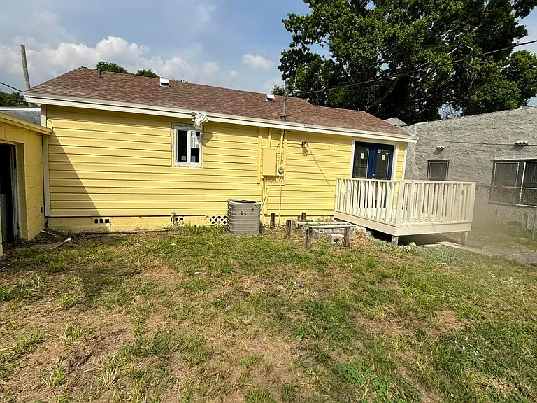 1717 Linwood Ave — Photo 7