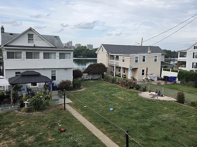 109 S River St — Photo 14