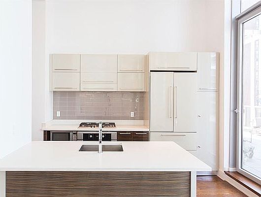 5th image of 26-26 Jackson Ave Penthouse 1001