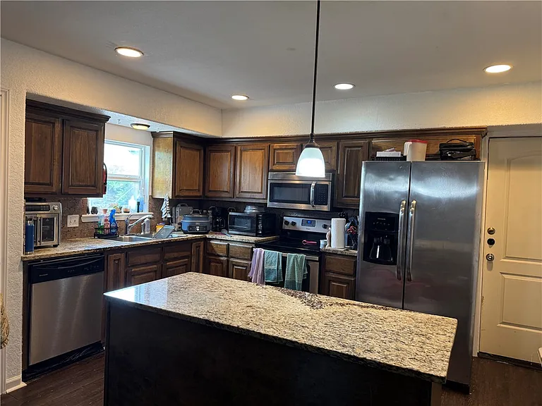 112 Driftwood Dr — Photo 2