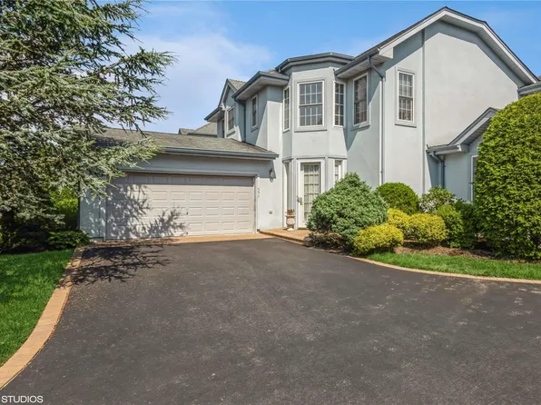 551 Bardini Drive #551, Melville, NY 11747