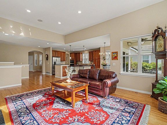 4th image of 743 Windflower Dr