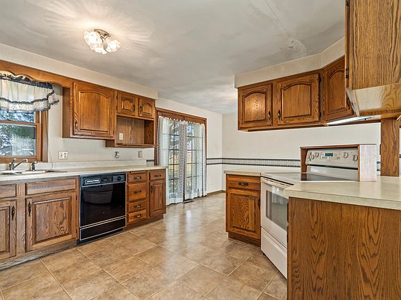 4th image of 7072 Country Dr