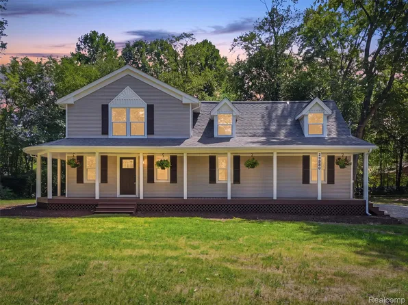 25980 Lyman Ln, New Hudson, MI 48165