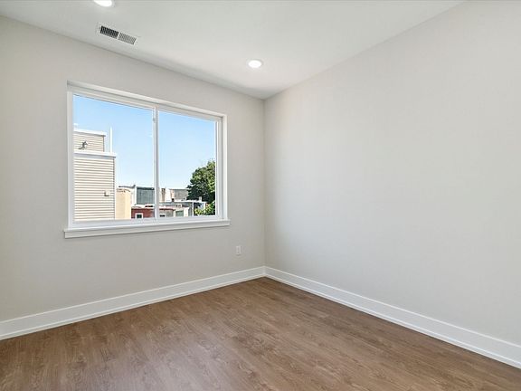 3rd image of 723 N 35th St Unit 203