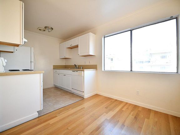 4th image of 434 E 17th St APT 212