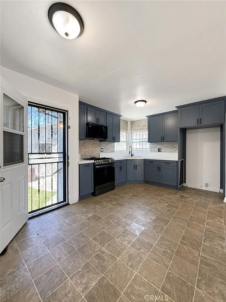 2 bed, 844 sqft, $3,050 — Photo 4