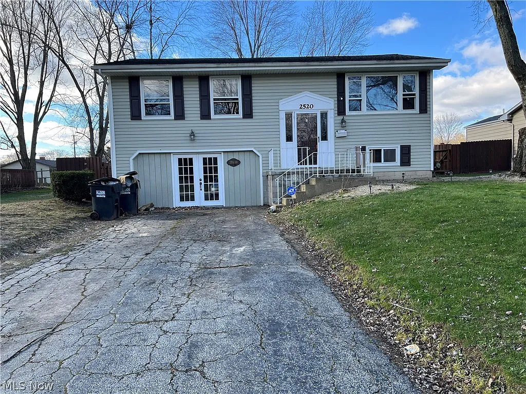 2520 Vollmer Dr photo 1