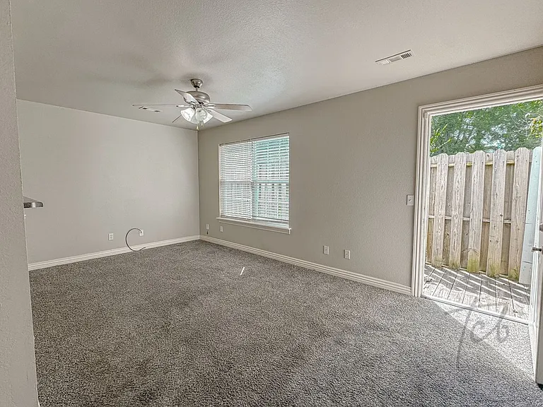 912 S Wood Ave — Photo 11