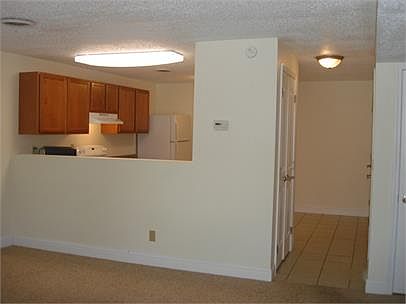 4th image of 618 E Campus Dr APT D