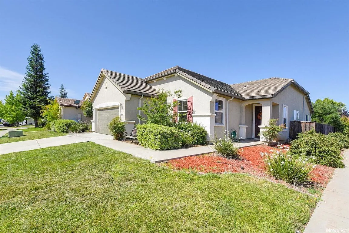 1735 Churchill Way photo 1