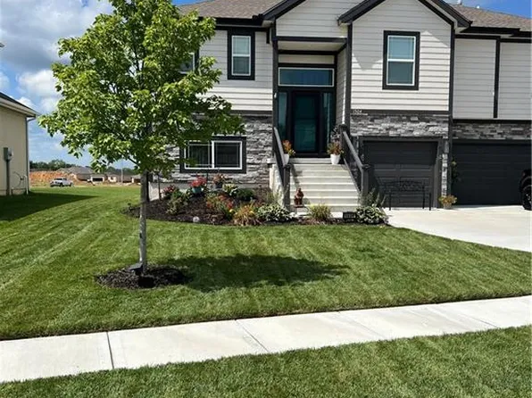1504 N 162nd Cir, Basehor, KS 66007