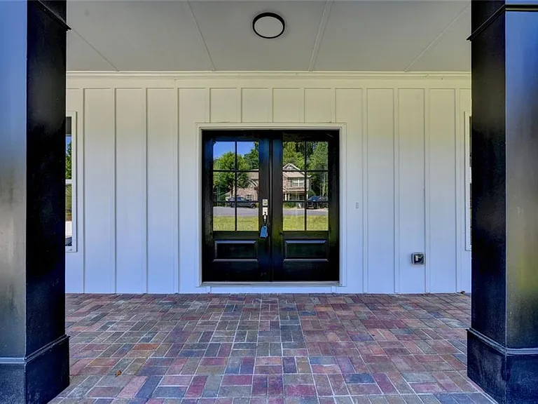 9135 Fox Trail Ln — Photo 2