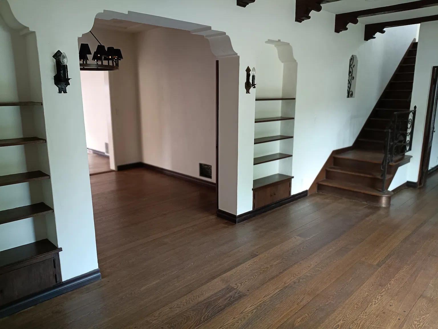 3 bed, 2.5 bath, 1972 sqft, $5,000 — Photo 2