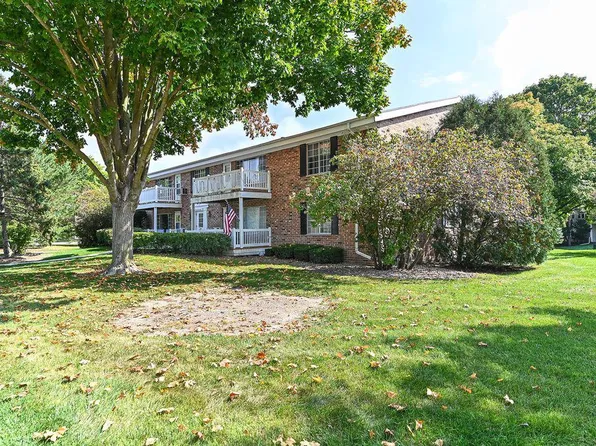 157 Linden LANE #8, Thiensville, WI 53092