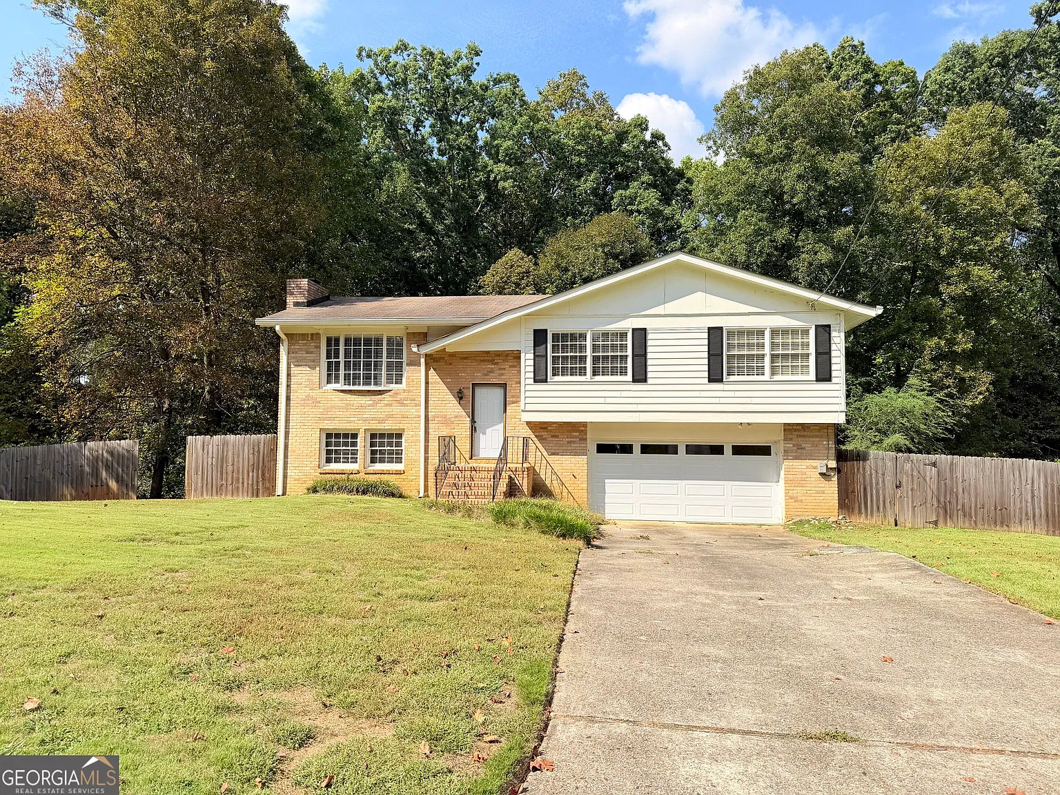 3 bed, 2.5 bath, 2552 sqft, $2,100 — Photo 1