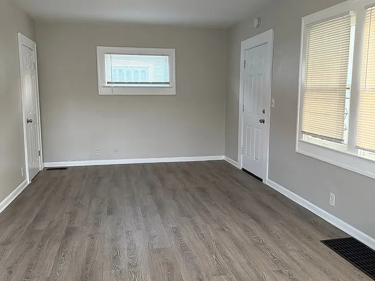 3469 Graceland Ave — Photo 9