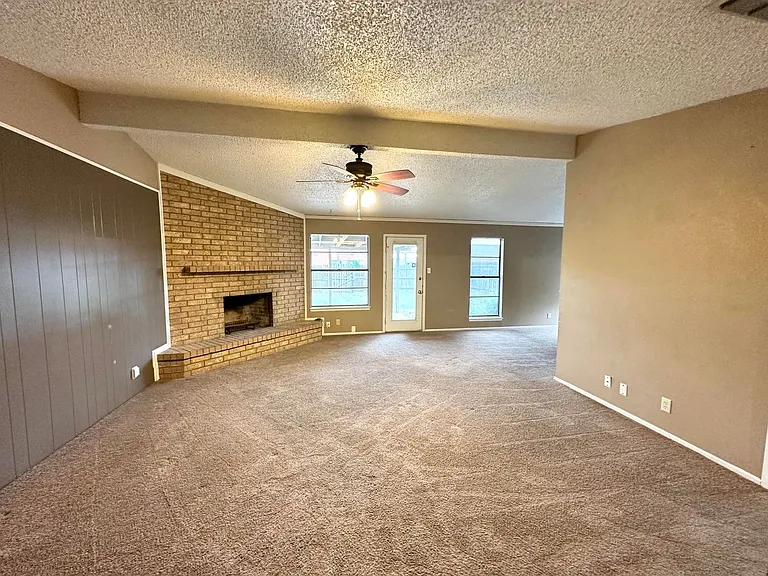 4605 Crenshaw Dr — Photo 2
