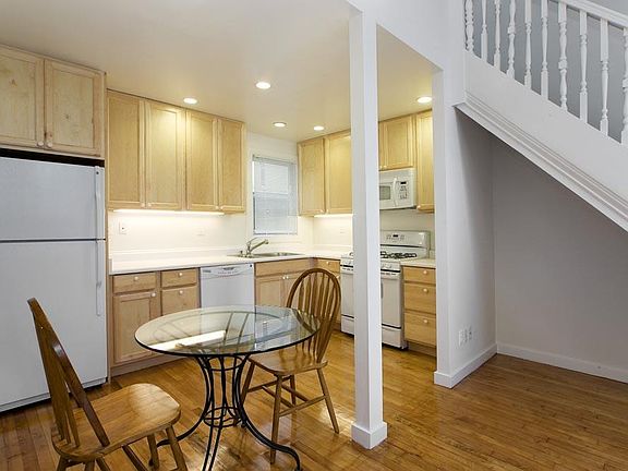 2nd image of 2532 Washington St