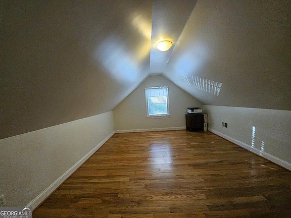 5th image of 108 Thornwood Dr SW