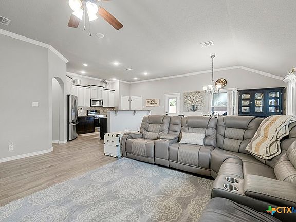 4th image of 722 Kendra Dr