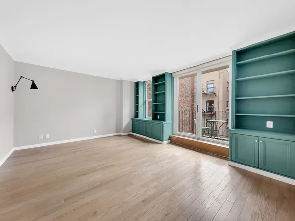 2250 Broadway image 1 of 7