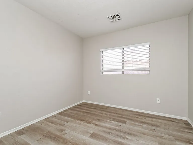 1006 S Clancy Cir — Photo 14
