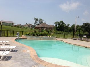 912 Oakbrook Pl, Manhattan, KS 66503