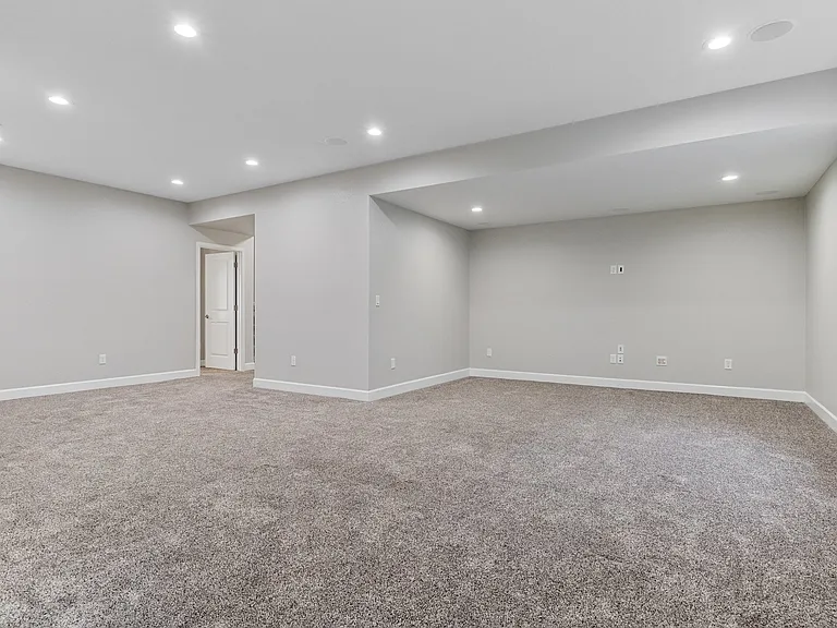 490 W Ridge Cir — Photo 39