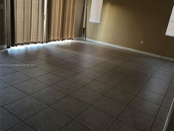4th image of 1402 NE 40th Ave