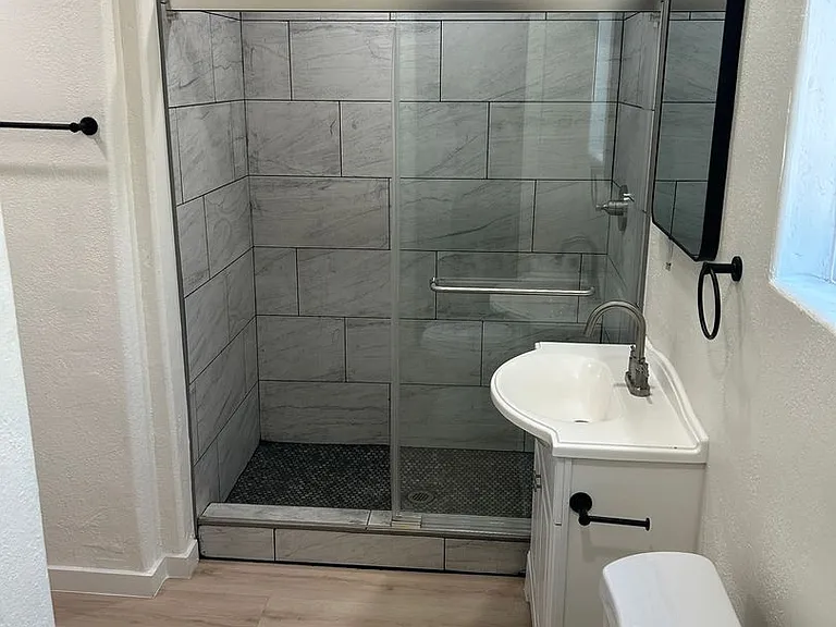 2405 E Dortha Ave — Photo 22