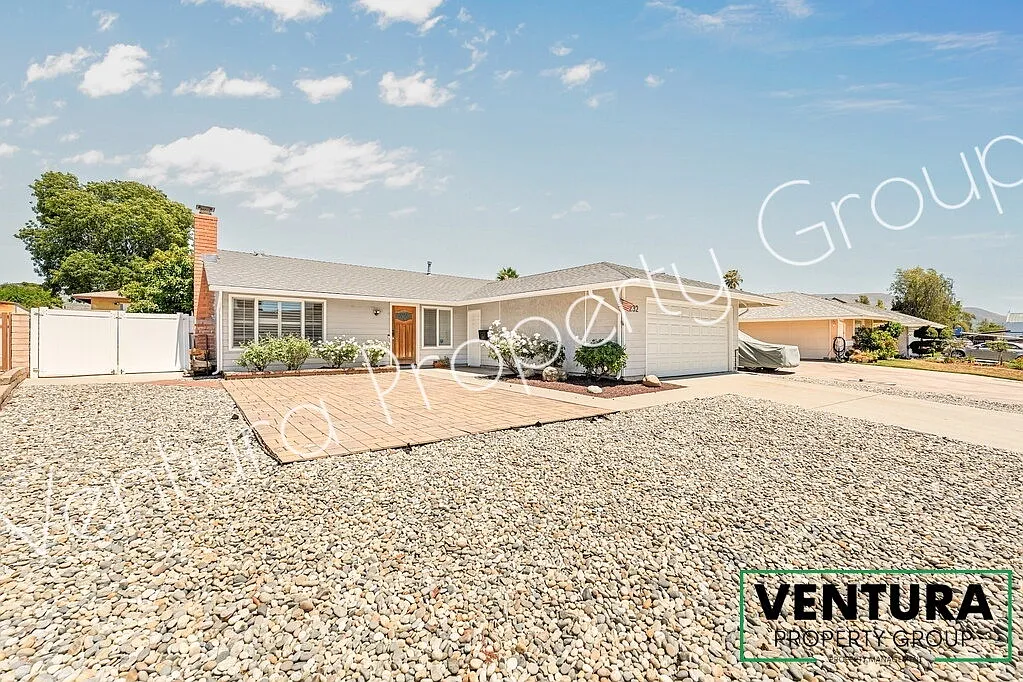 4 bed, 2.0 bath, 1232 sqft, $3,400 — Photo 2