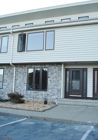 1st image of 165 Dakota Dr #165