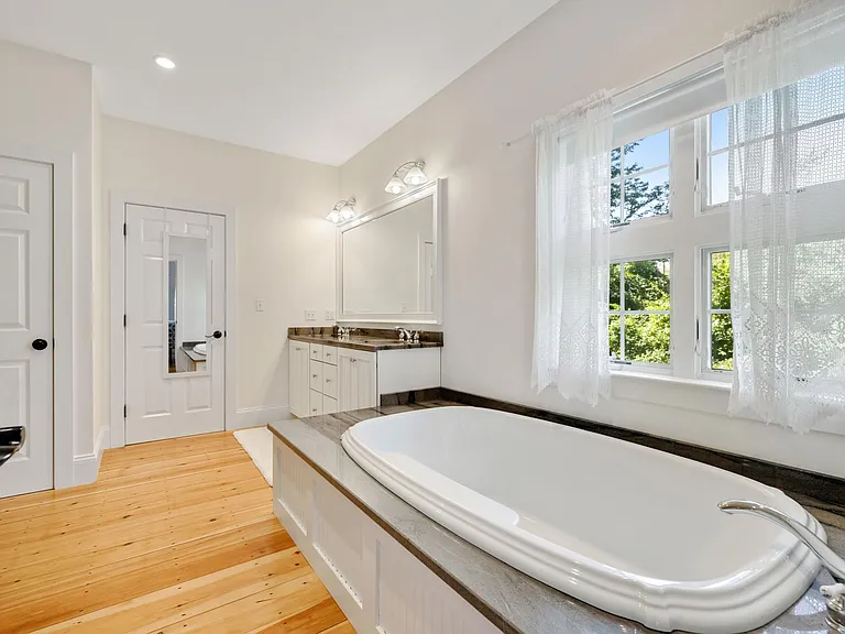 14 Woodland Ave — Photo 22