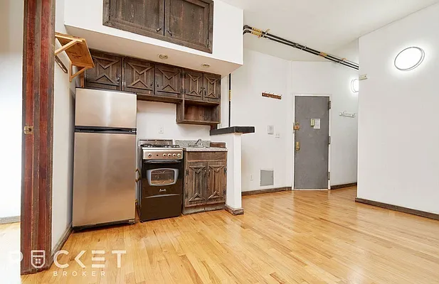 Rented by PocketBroker Inc | media 10