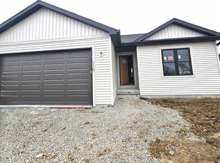 110 Cayuse Ct, Fox Lake, WI 53933